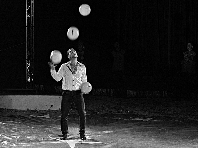 juggling balls